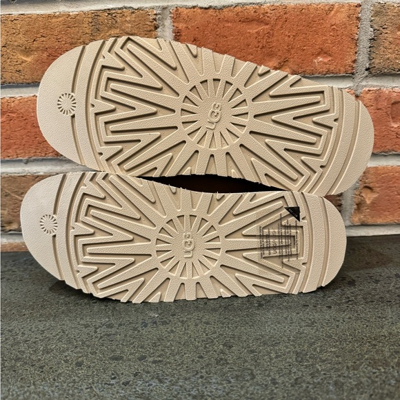 Ugg Tazz SAND Womens - Picture 8 of 9